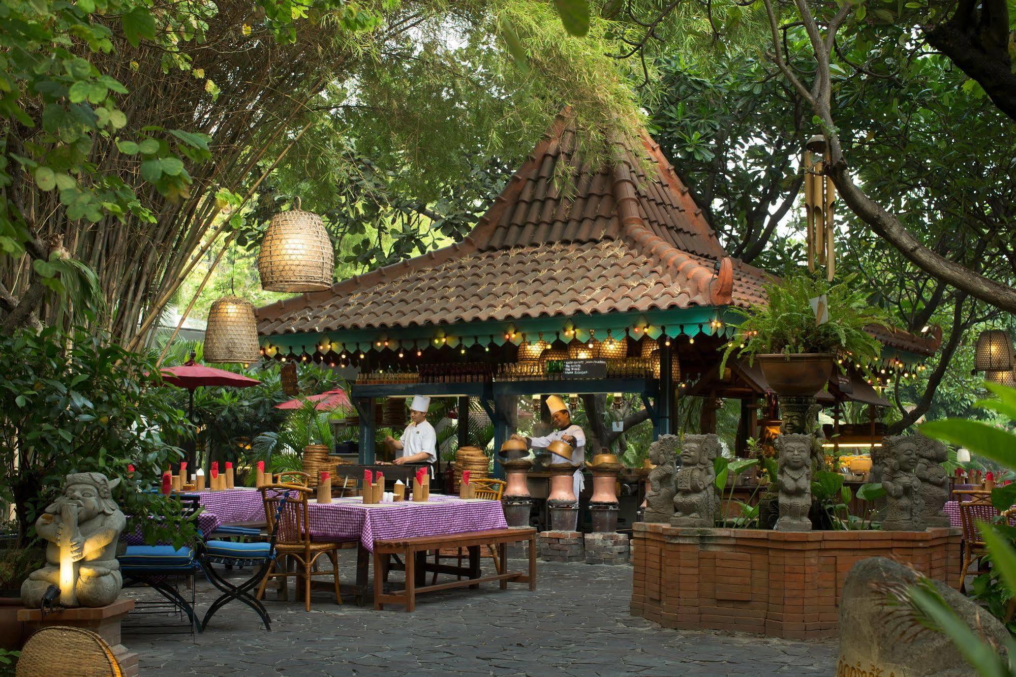 Bumi Hotel 5*